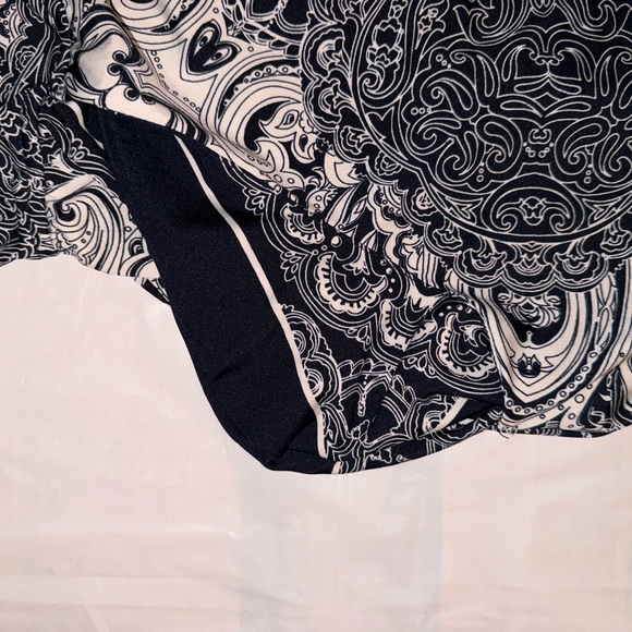 Bailey Blue | Black and White Paisley V Neck Tunic Mini Dress - Picture 6 of 9